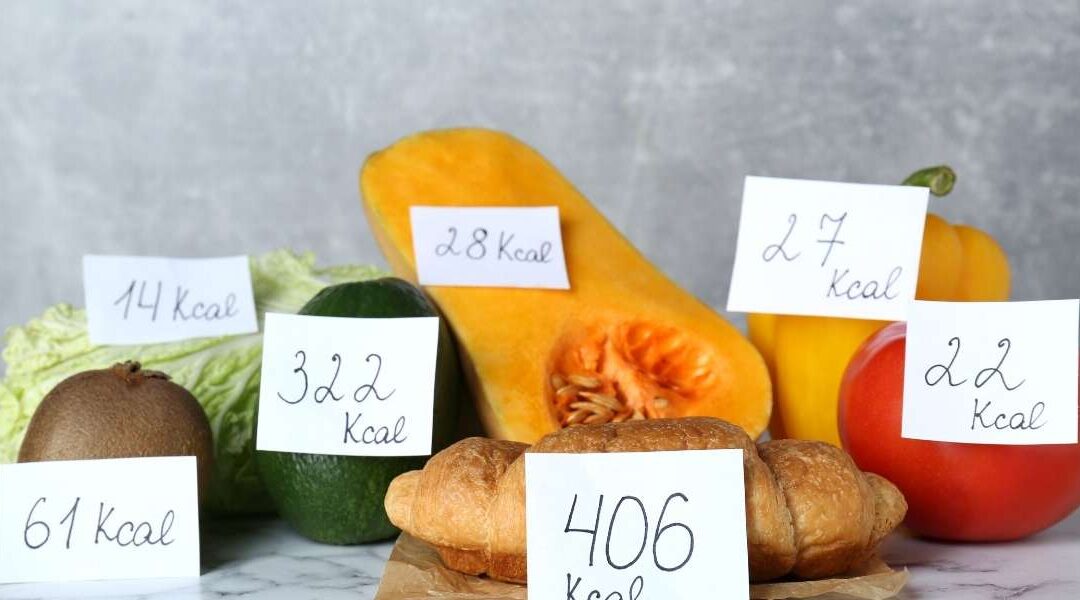 Déficit calorique pour perdre 1 kg : faut-il compter les calories ou écouter son corps ?